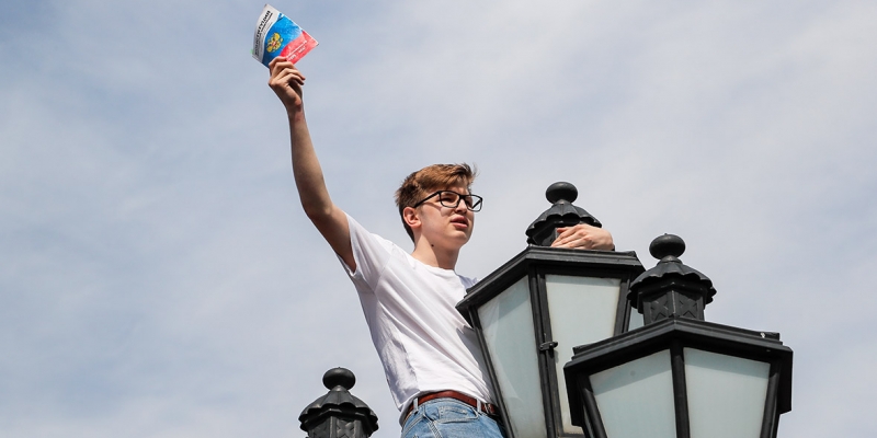  The UK will develop recommendations for convincing young people to refuse rallies