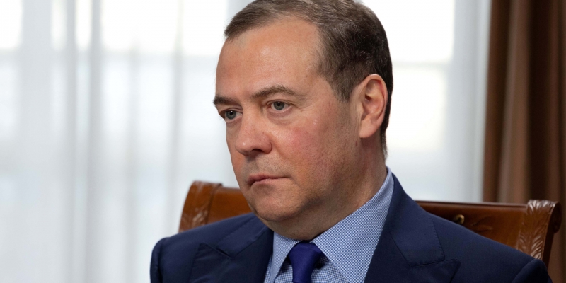 Medvedev urged to be able to distinguish the traitor's face in time