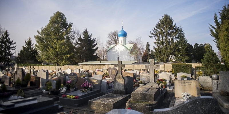 Le Monde reported a threat to the largest Russian cemetery abroad