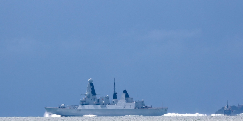  The British Ministry of Defense denied firing in the direction of the destroyer Defender