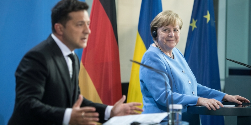  Merkel promised Zelensky to preserve gas transit from Russia