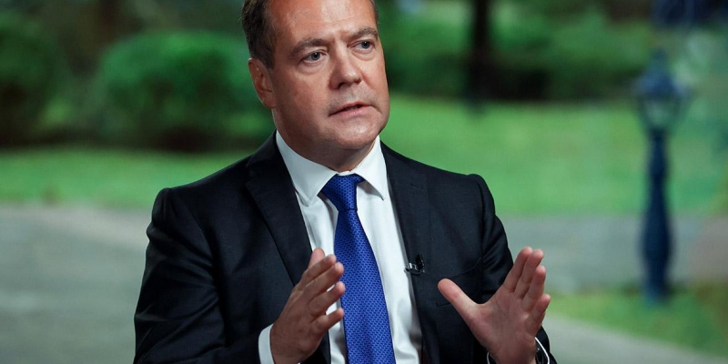 Medvedev wrote about a freak uncle, a freak aunt and a man with a sad face