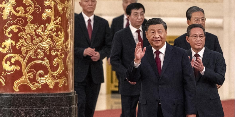 Xi Jinping became secretary General again and introduced the new leadership of the country