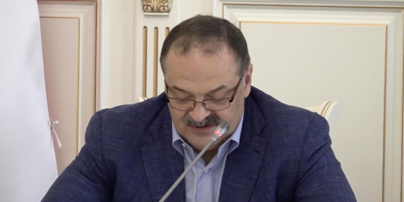 The head of Dagestan reprimanded officials for trying to
