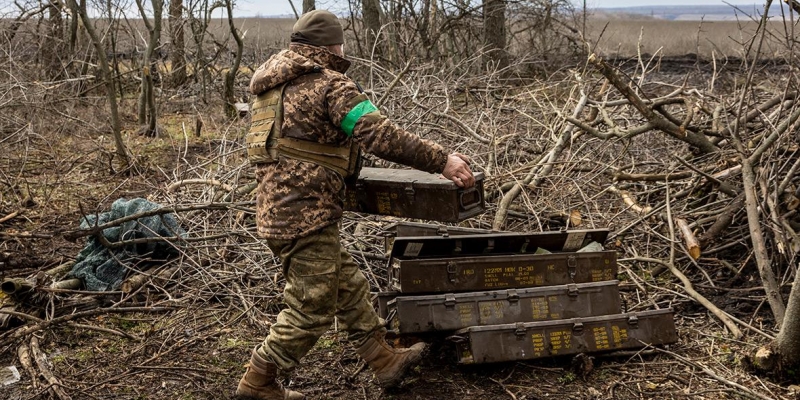 Евросоюз до весны передаст Украине лишь половину обещанных боеприпасов